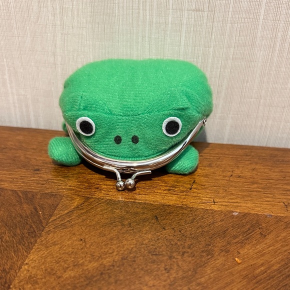 Handbags - 🚨🚨SOLD🚨🚨Green Frog Coin Purse